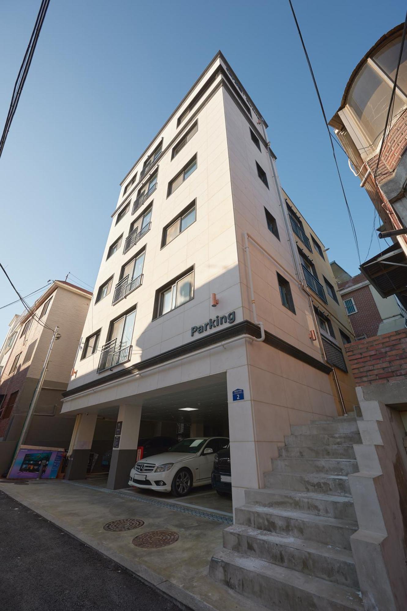 Newly Built, Quiet 2br, 10min Walk To Stn Apartment
