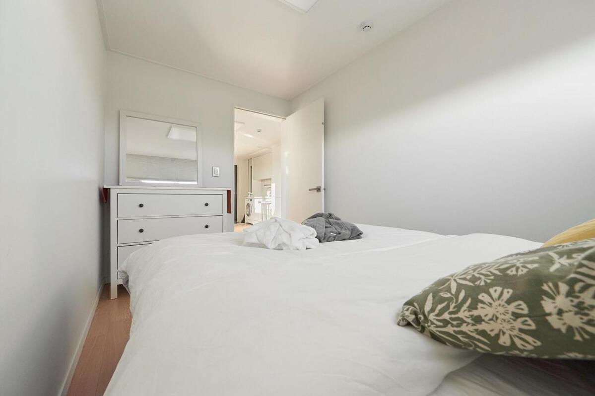 Newly Built, Quiet 2br, 10min Walk To Stn