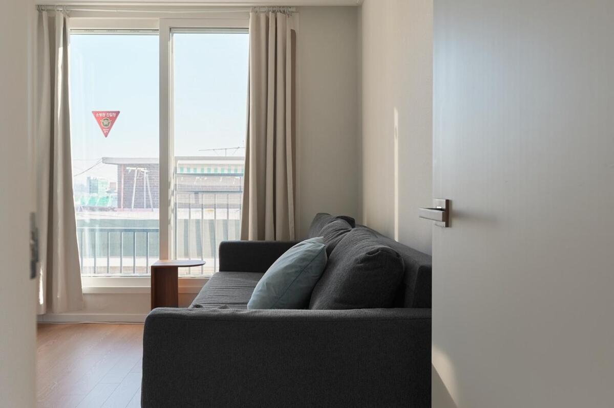 Newly Built, Quiet 2br, 10min Walk To Stn Apartment