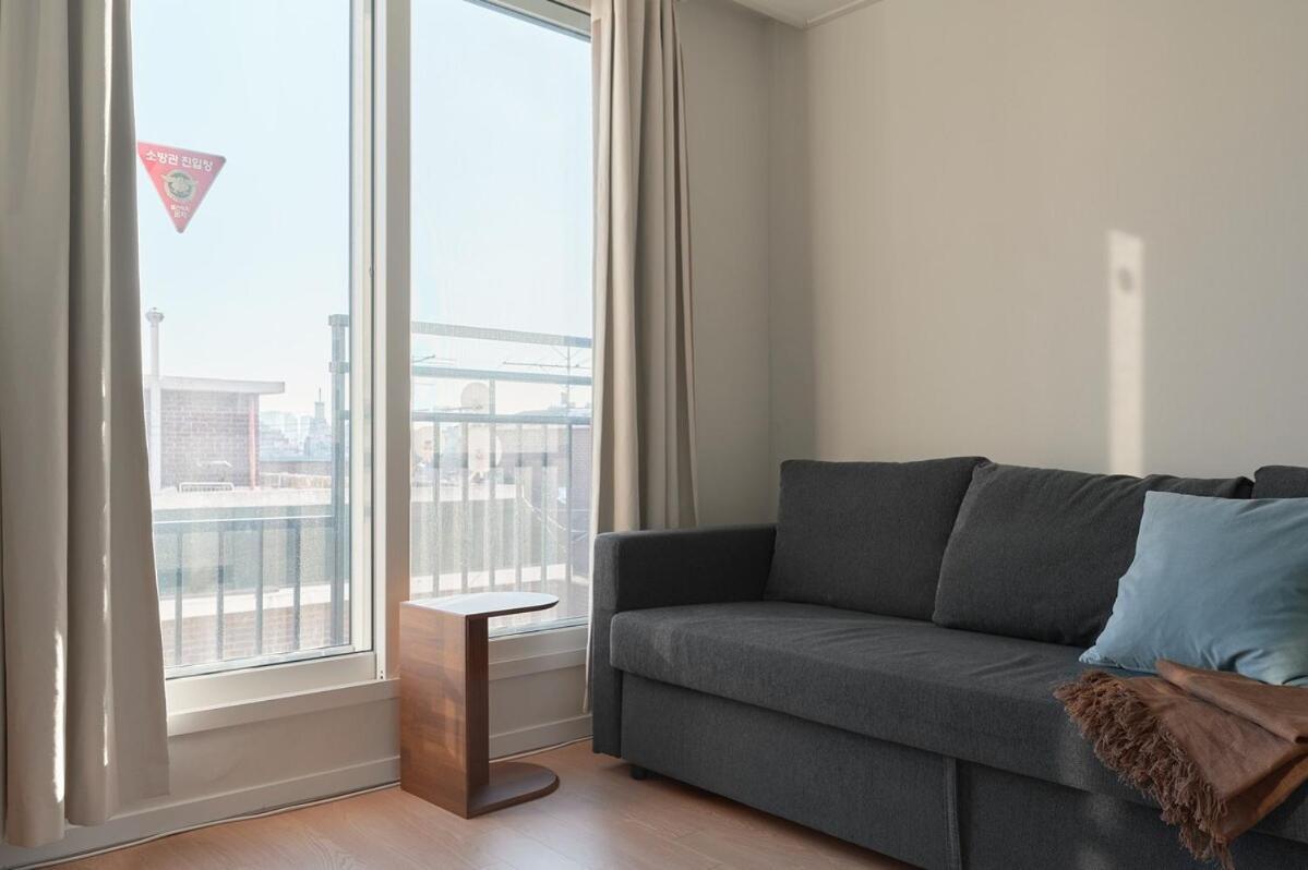 Apartment Newly Built, Quiet 2br, 10min Walk To Stn Seoul