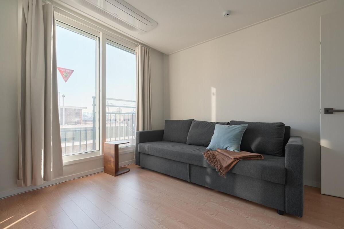 Newly Built, Quiet 2br, 10min Walk To Stn Apartment